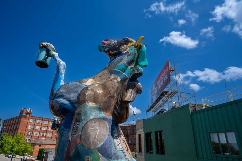 Photo of a Horse Statue Photo of a Horse Statue