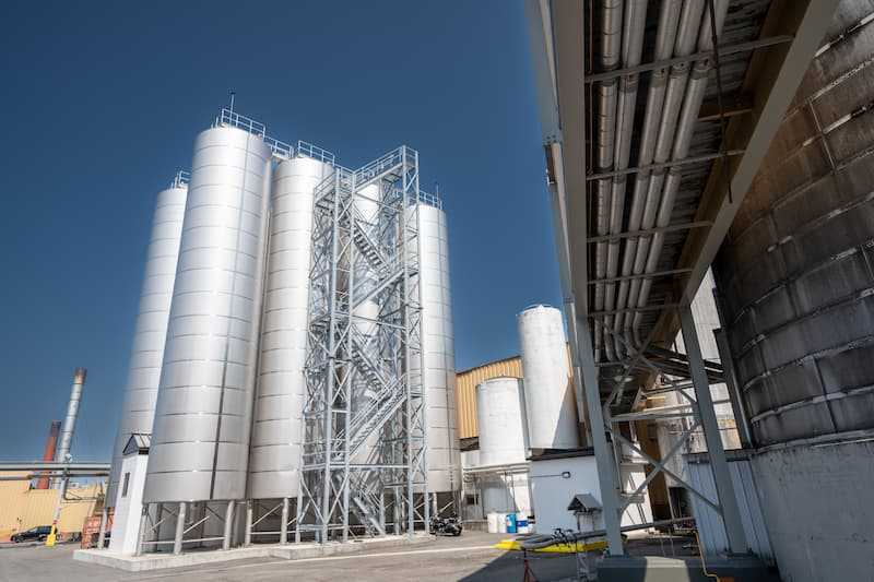 Photo of tall, external liquid storage tanks Photo of tall, external liquid storage tanks